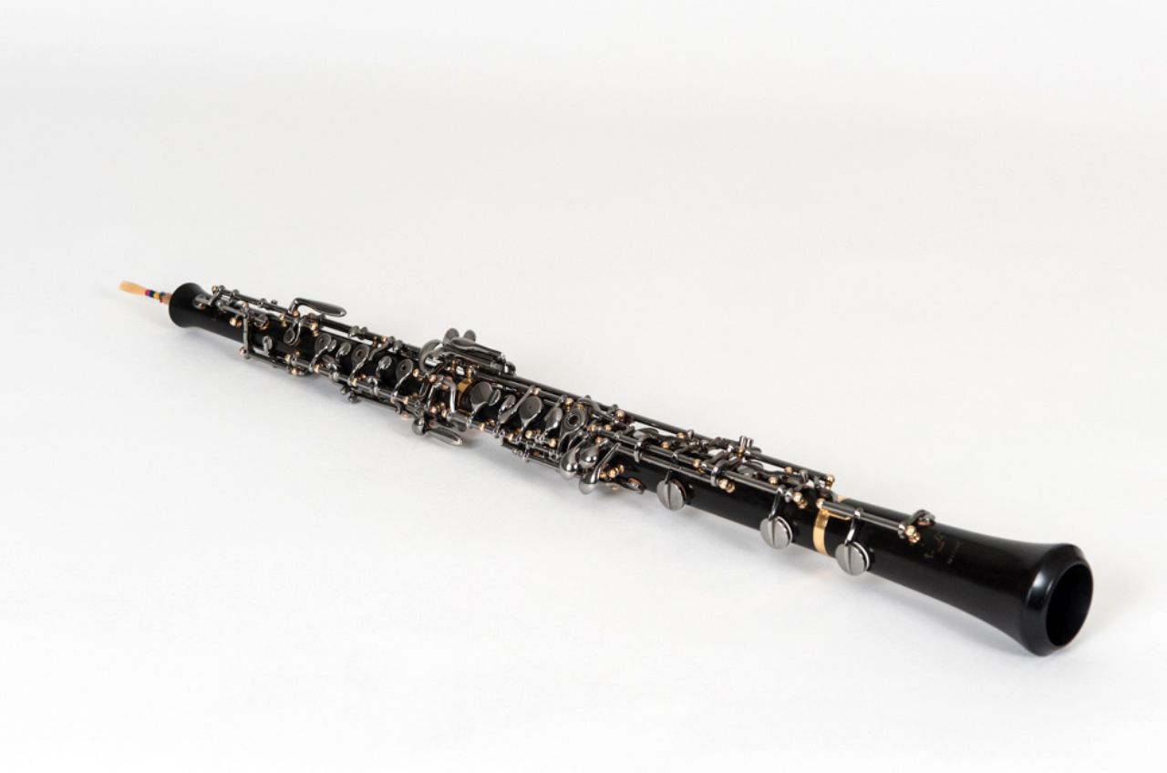 Eine Oboe auf weissem Hintergrund 
